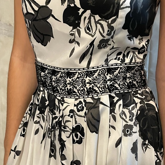 Black and white satin and beaded dress - Picture 3 of 4